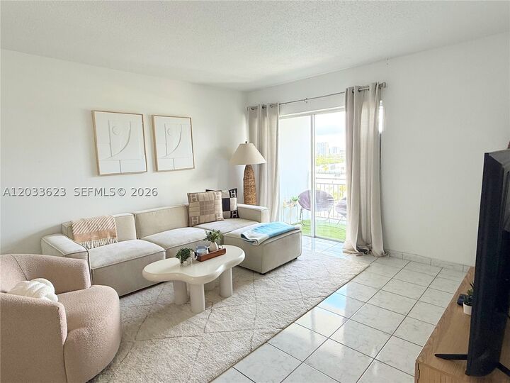 Property Photo:  400 Kings Point Dr 928  FL 33160 