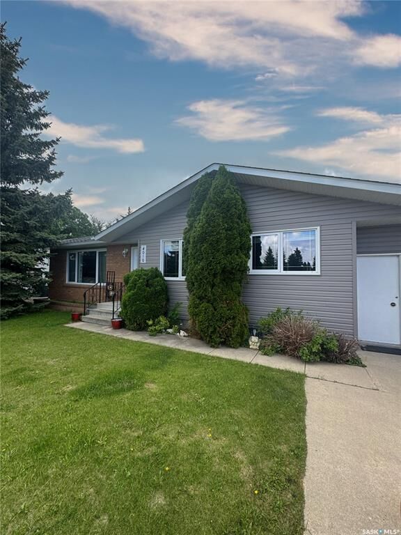 Property Photo: 4010 1st Avenue E SK S0K 4R0