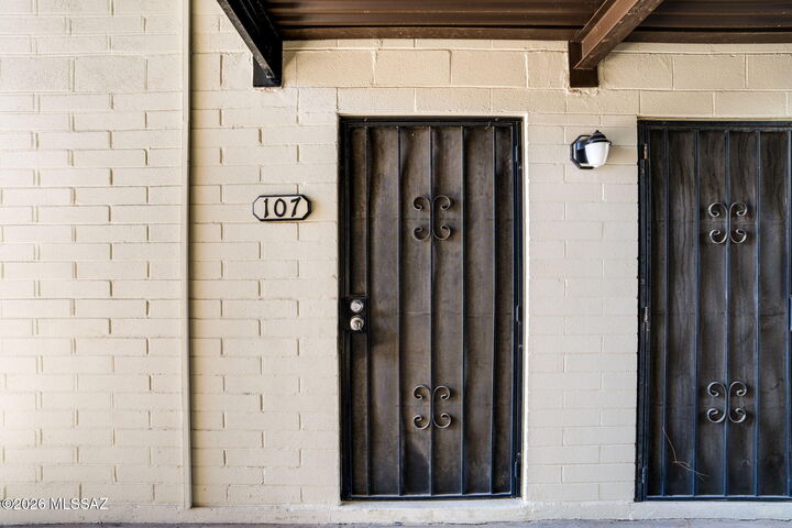 Property Photo:  1336 S Avenida Polar C-107  AZ 85710 