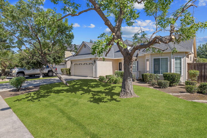 Property Photo: 5202 W Oriole Avenue CA 93291