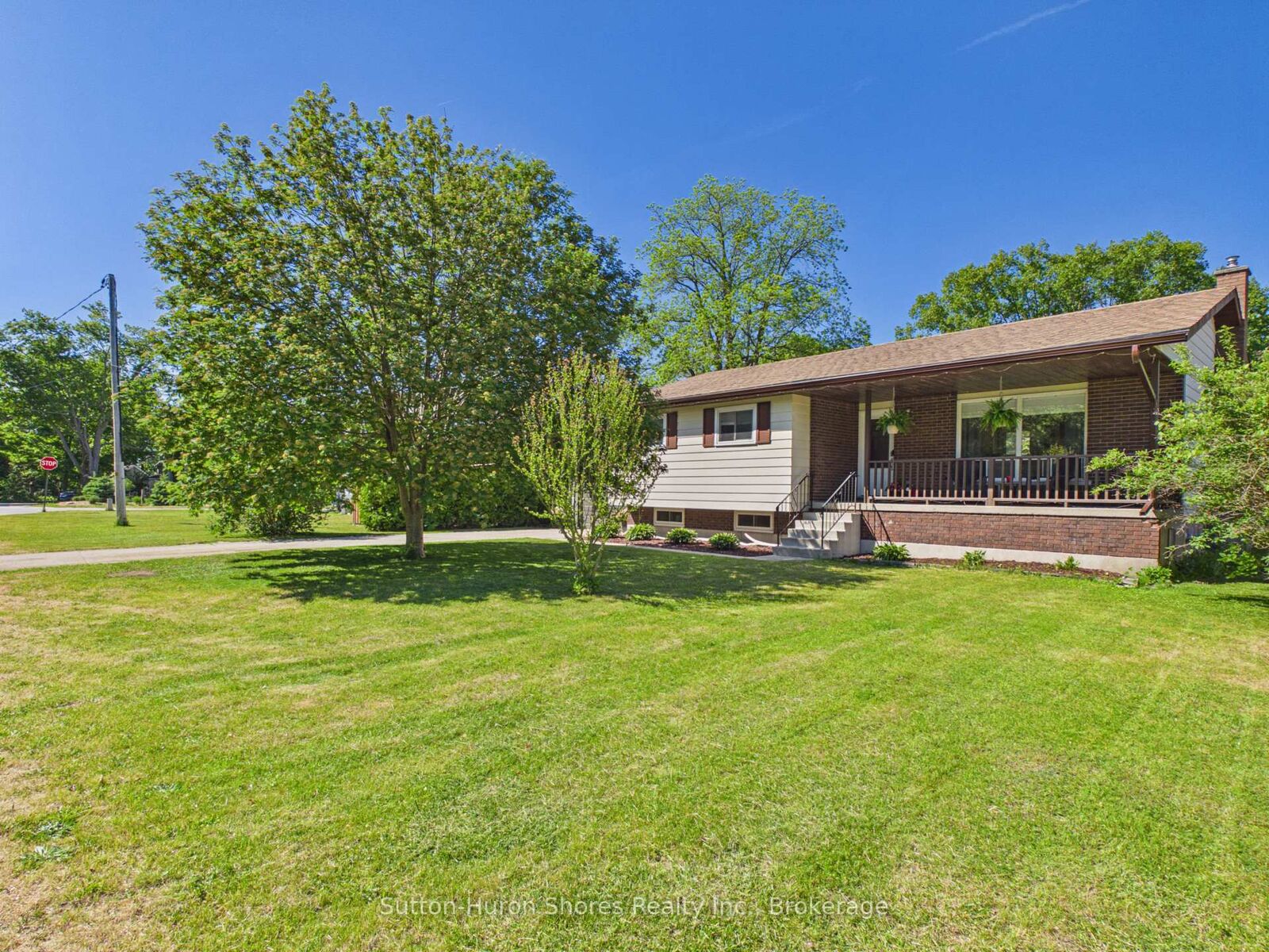 Property Photo: 336 Lansdowne Street ON N0H 2L0