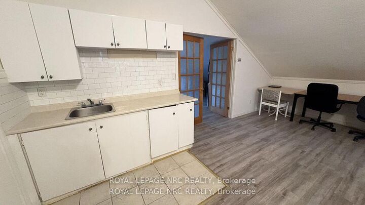 Property Photo: 6 Pearl Ann Drive ON L2T 3B3