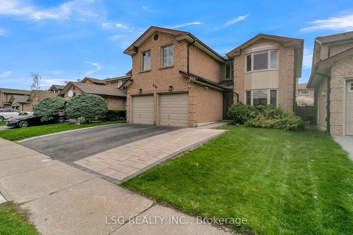 Property Photo: 629 York Hill Boulevard ON L4J 5L9