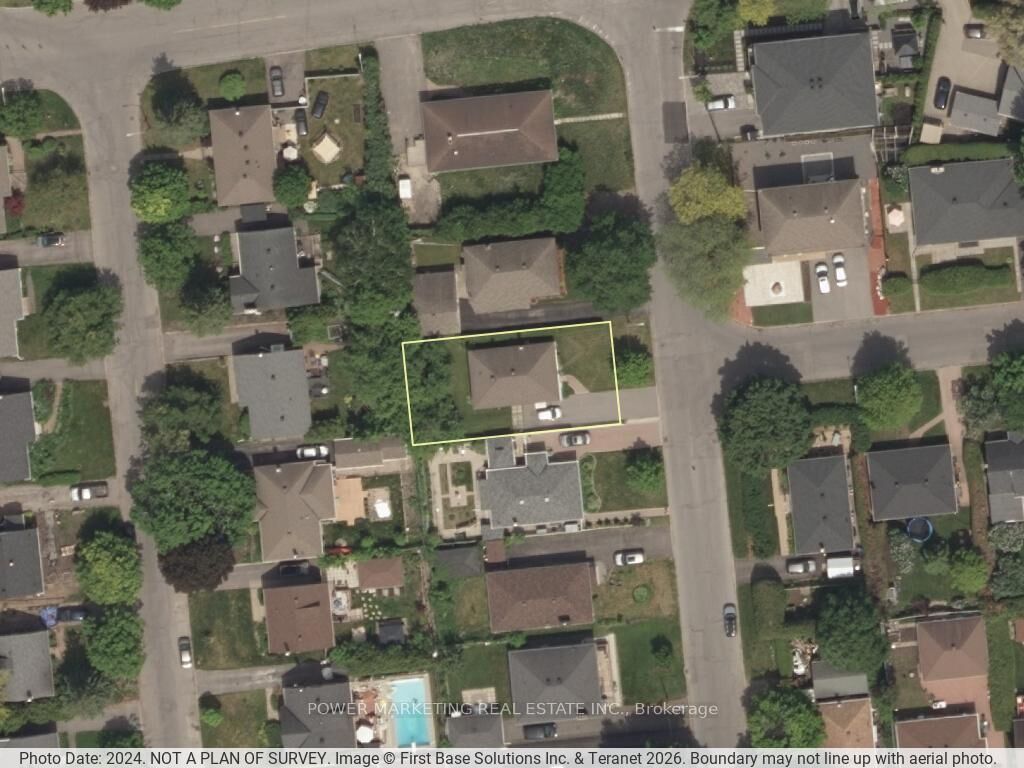 Property Photo: 944 Eve Street ON K1K 3R4