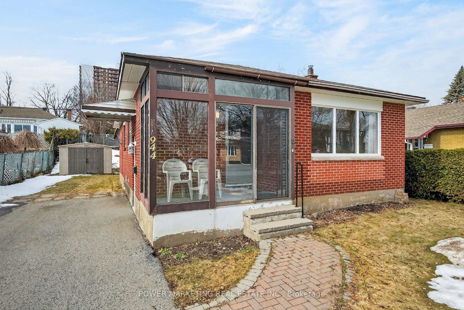 Property Photo: 944 Eve Street ON K1K 3R4