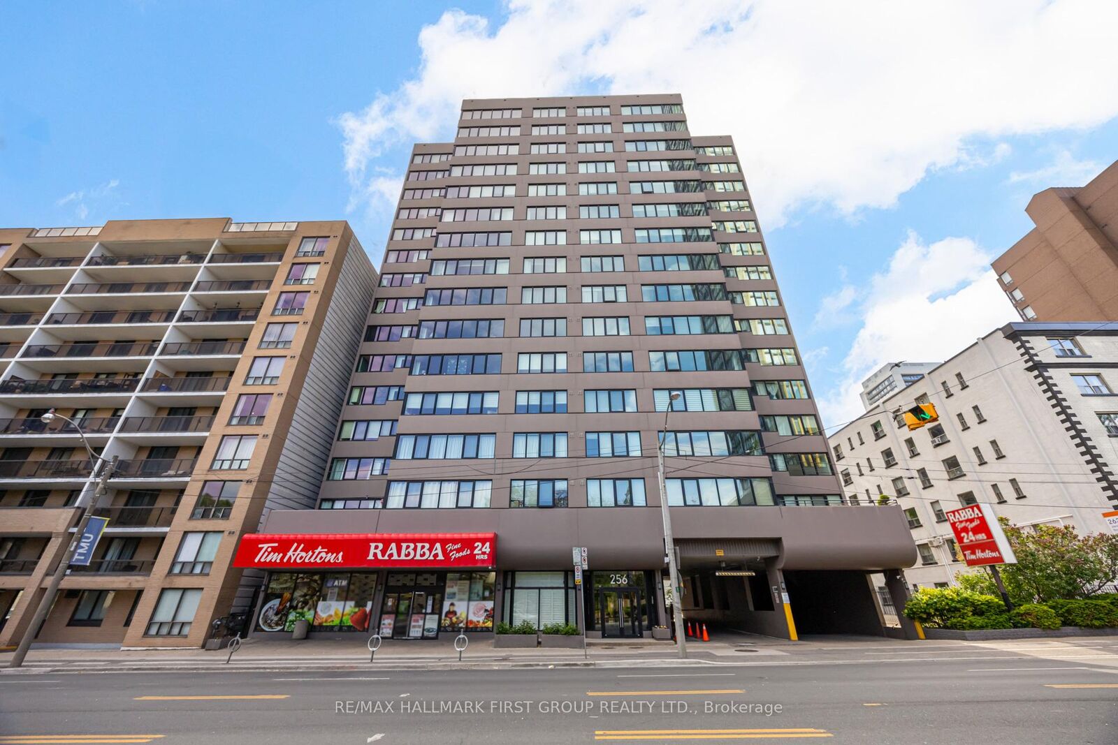 Property Photo: 256 Jarvis Street 12D ON M5B 2J4