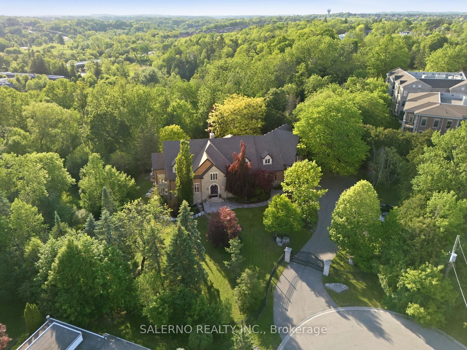 Property Photo: 32 Daleview Court ON L0J 1C0
