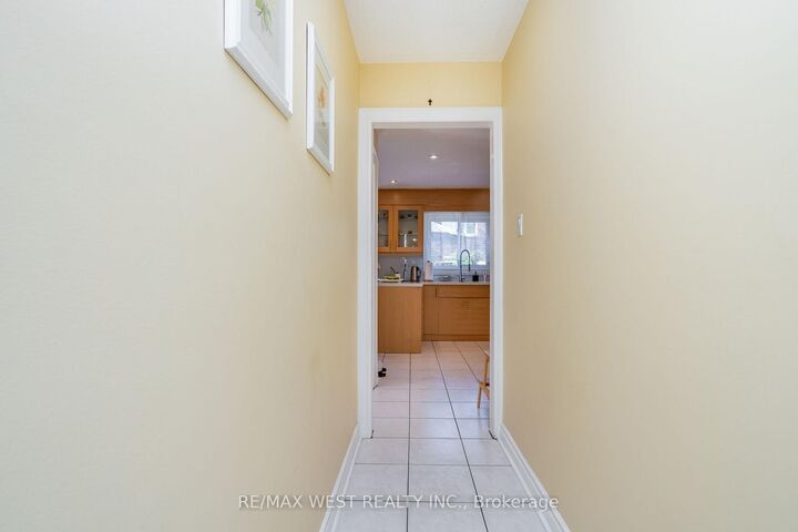 1216 Leewood Drive — photo 1