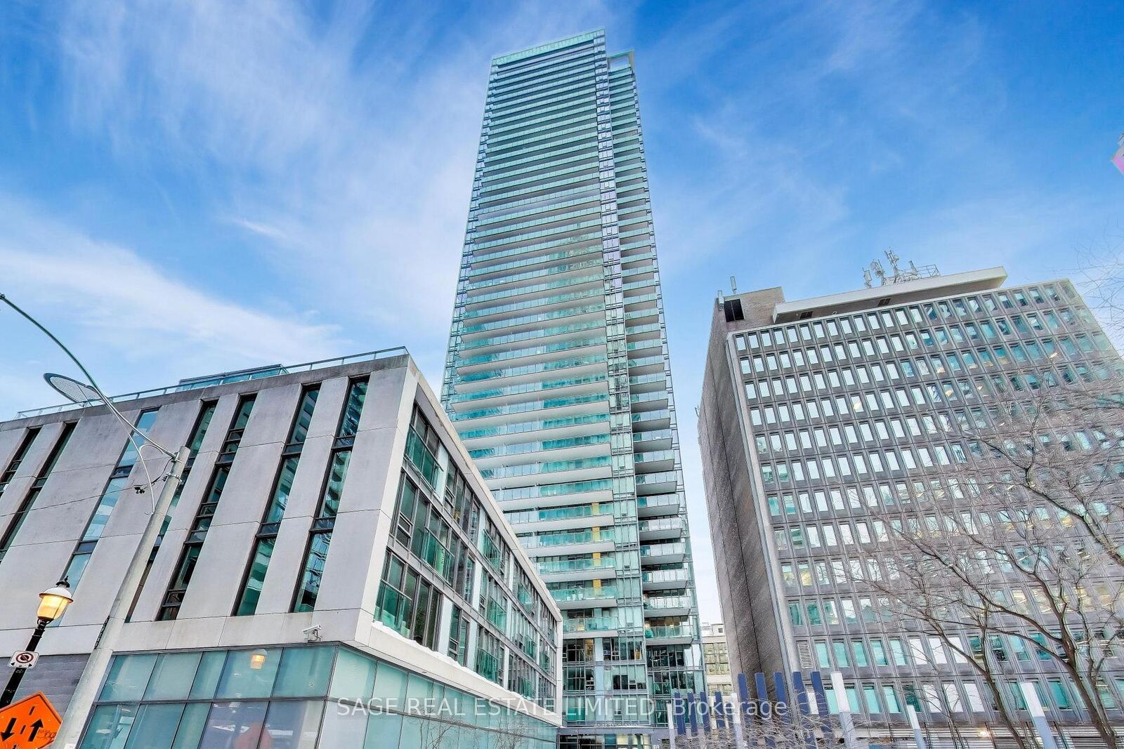Property Photo:  33 Lombard Street 4004  ON M5C 3H8 