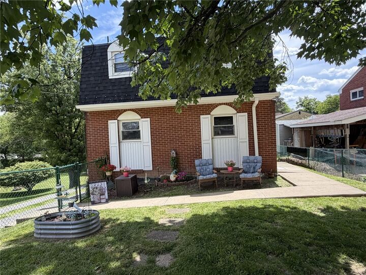 Property Photo:  104 1st St  PA 15229 