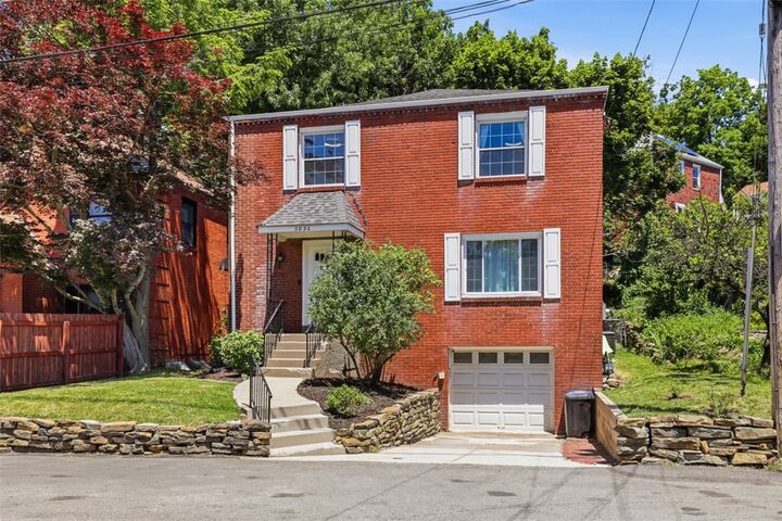 Property Photo:  2830 Fernwald Rd  PA 15217 
