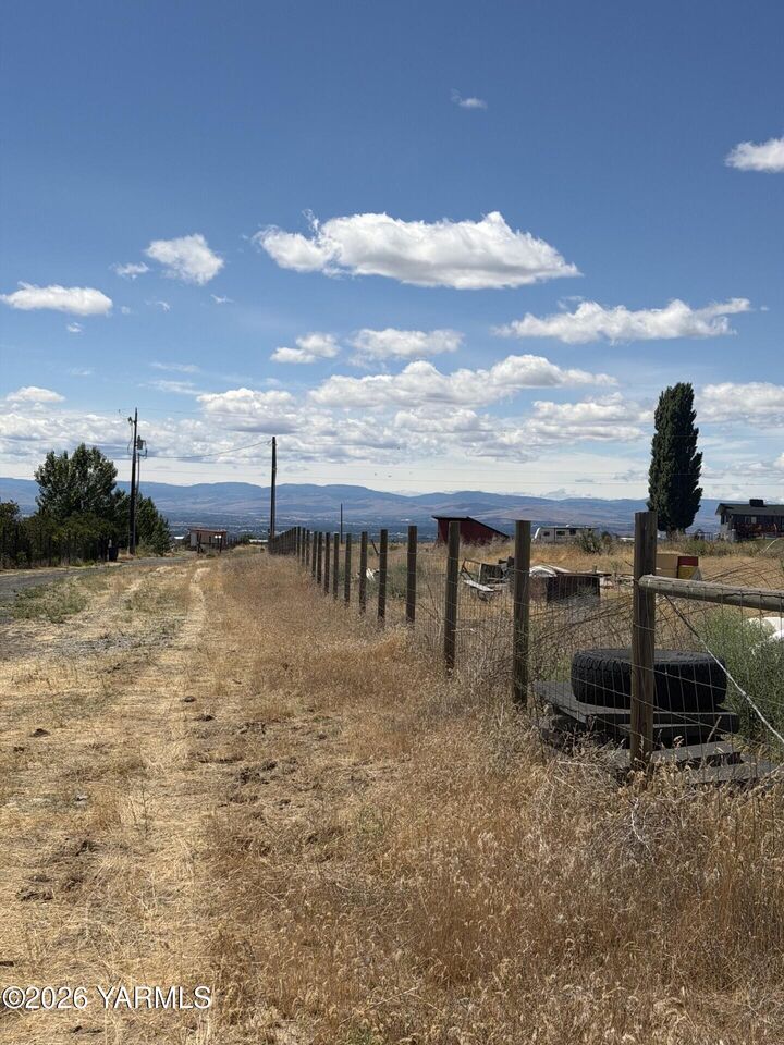 Property Photo:  Nka Mieras Rd  WA 98901 