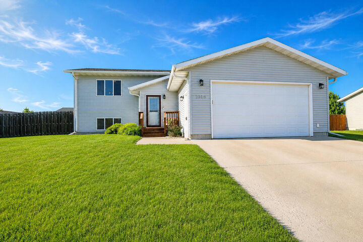 Property Photo: 1016 SW 16th Avenue SD 57401