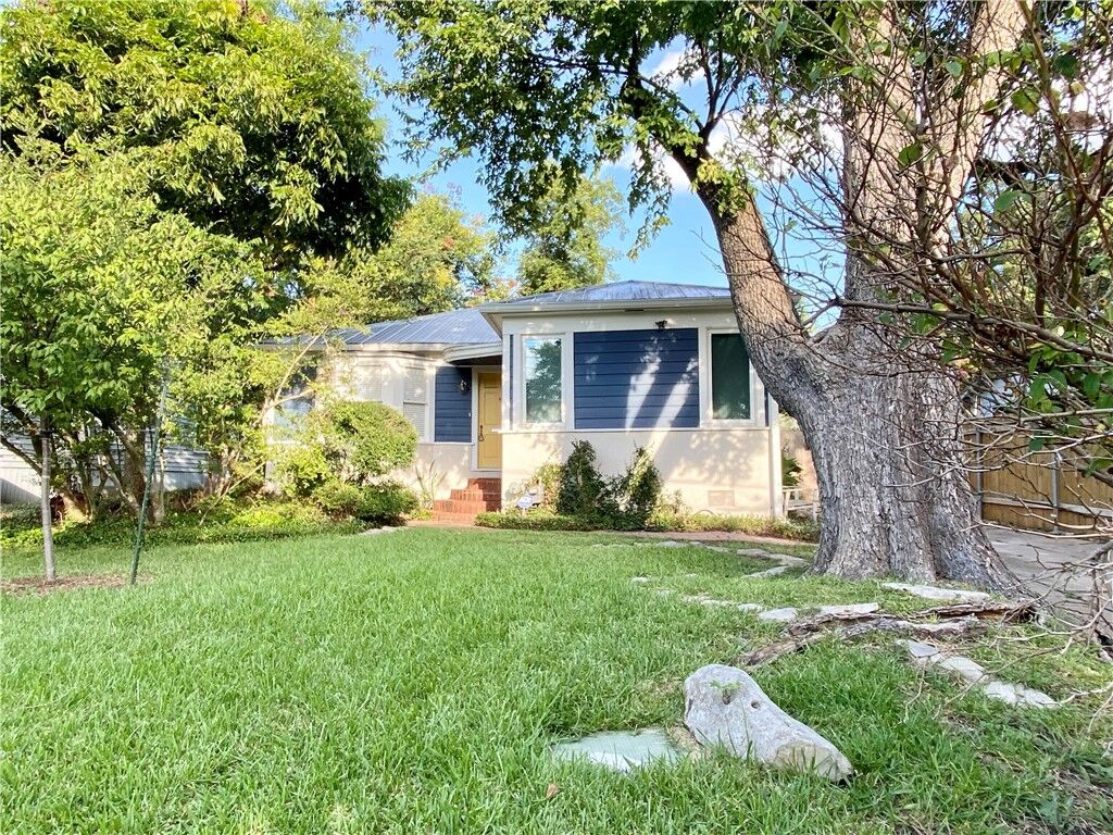 Property Photo: 1707 Newfield Lane TX 78703