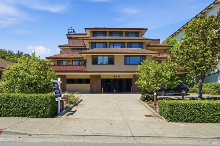Property Photo:  820 Mission Avenue 2  CA 94901 