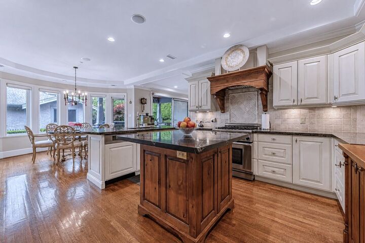 Property Photo:  2200 West 34th Avenue  BC V6M 1G6 
