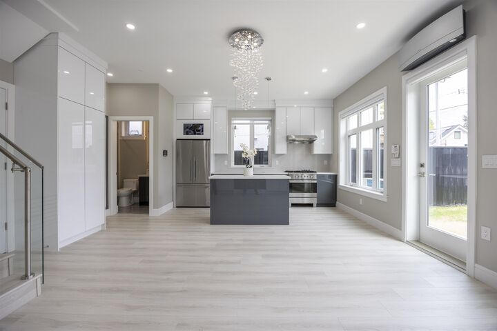 Property Photo: 5808 Lanark Street 2 BC V5P 2Y4