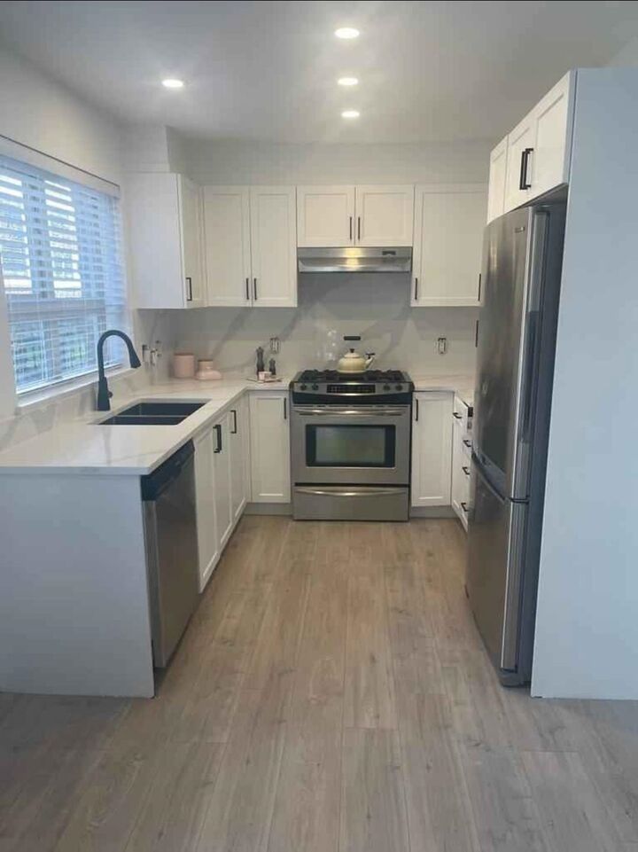 Property Photo:  3097 Lincoln Avenue 105  BC V3B 0E3 