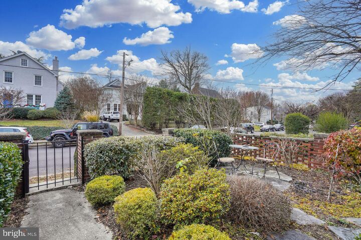 Property Photo:  216 E Nelson Avenue  VA 22301 