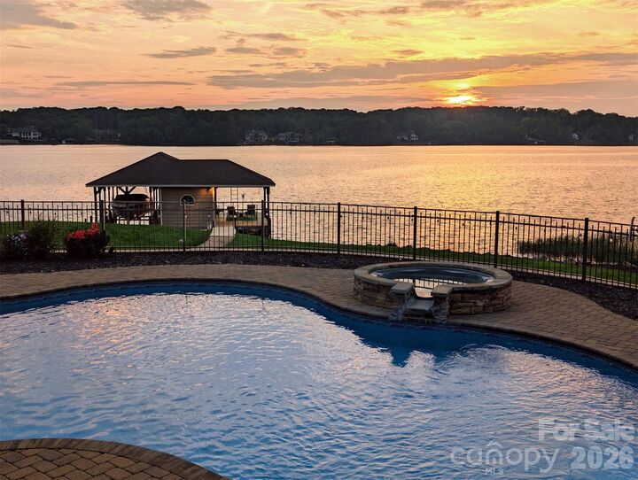Property Photo:  142 Forest Lake Court  NC 27306 