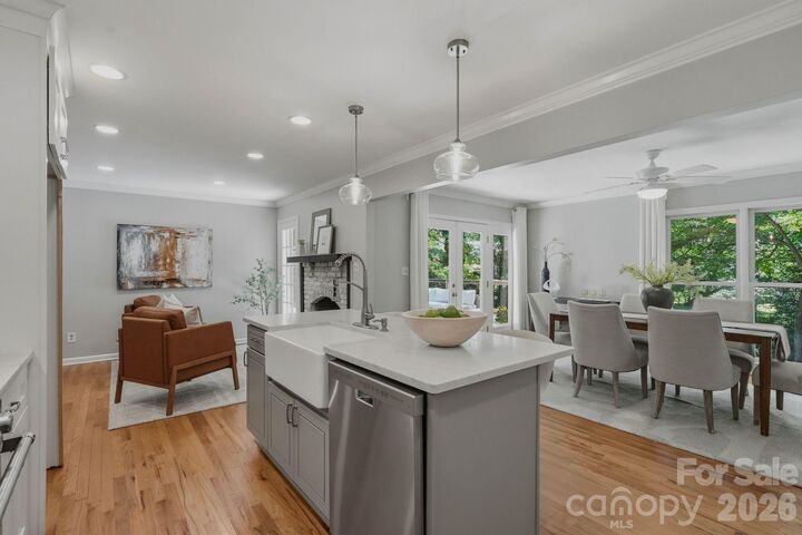 Property Photo: 6109 Kingstree Drive NC 28210