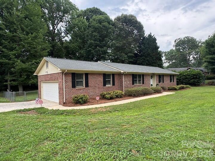 Property Photo: 9409 Wedgewood Drive NC 28078