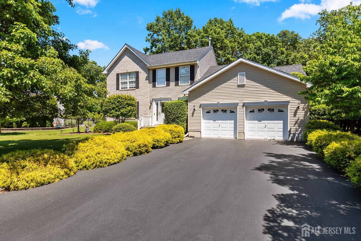 Property Photo:  9 Edie Lane  NJ 07731 
