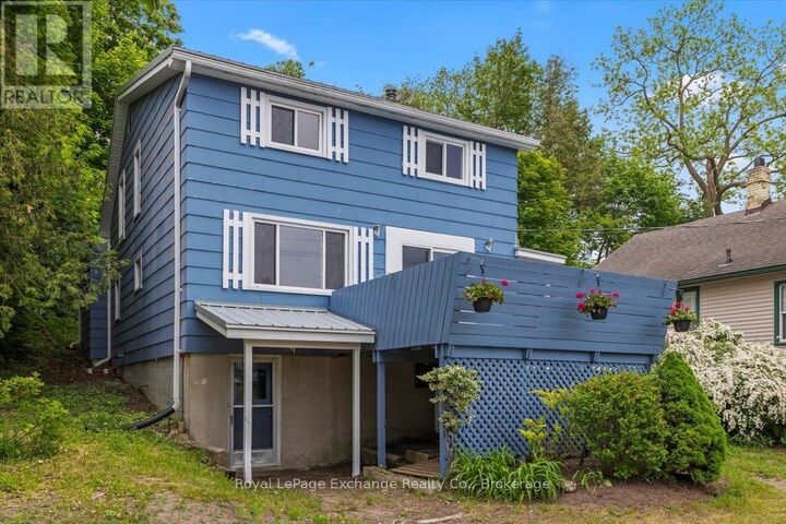 Property Photo:  909 McDonald Avenue  ON N2Z 1A2 