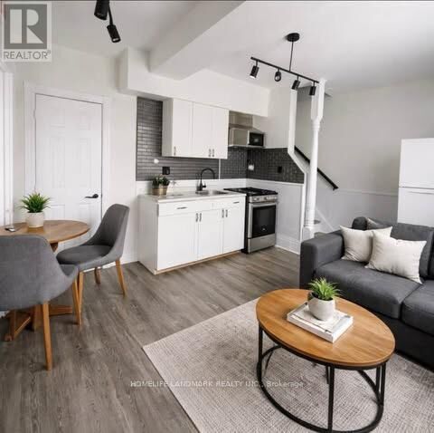 Property Photo:  710 Adelaide Street Unit 1  ON N5Y 2L5 