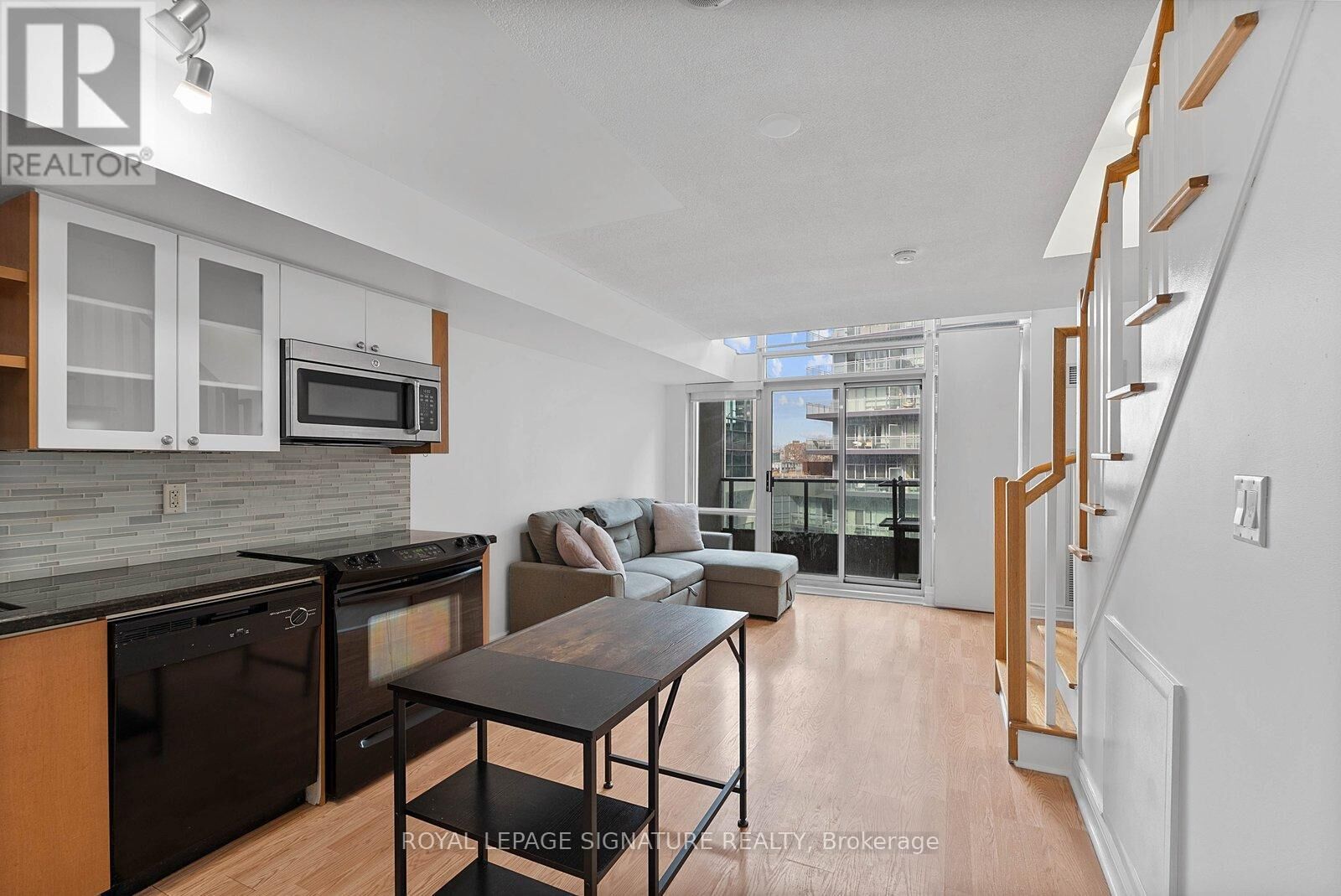 Property Photo:  600 Fleet Street 831  ON M5V 1B7 