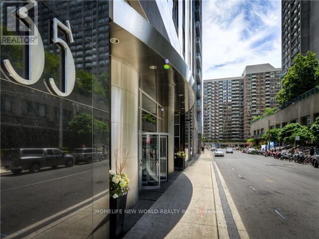 Property Photo:  35 Balmuto Street 2502  ON M4Y 0A3 