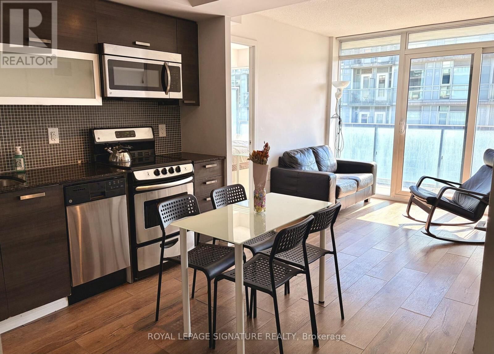 Property Photo:  36 Lisgar Street 2018  ON M6J 0C7 