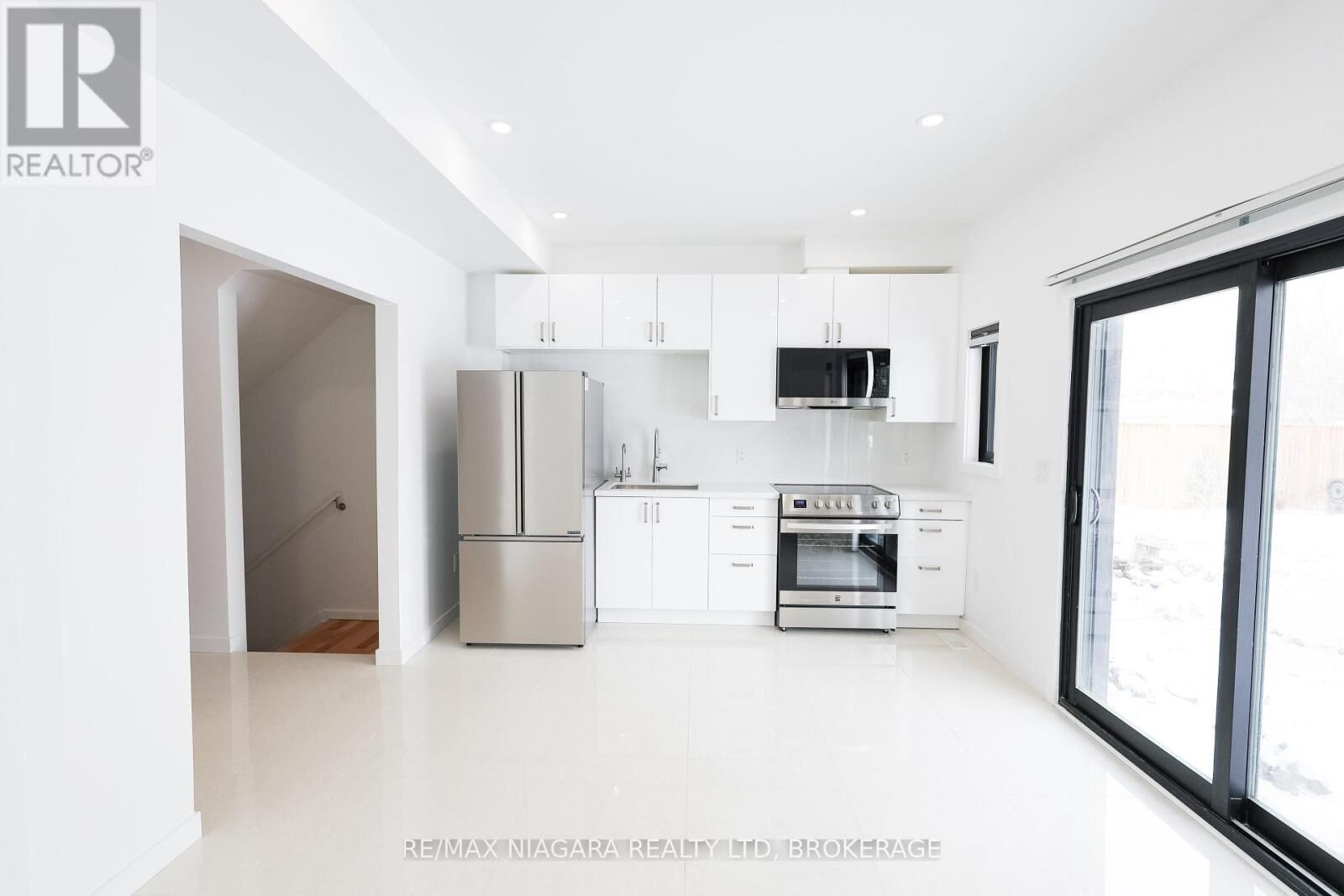 Property Photo:  68 First Street B  ON L3B 4R9 