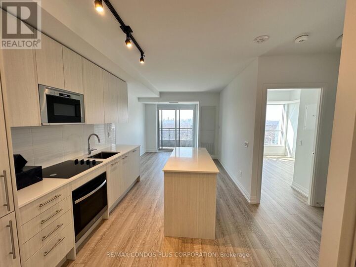 Property Photo:  286 Main Street 2211  ON M4C 4X4 