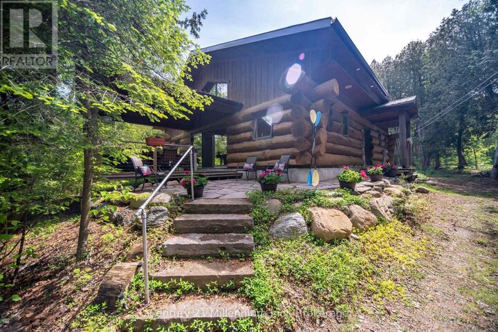 13 Richardson Road — photo 1