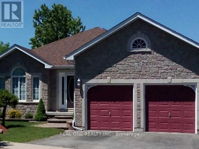 Property Photo:  162 Golden Meadow Road North  ON L4N 8P2 