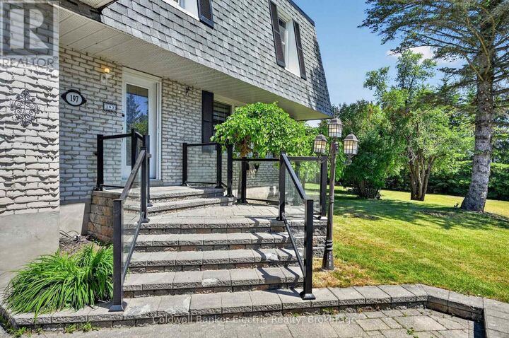 Property Photo:  197 Patricia Crescent  ON K9J 6X4 