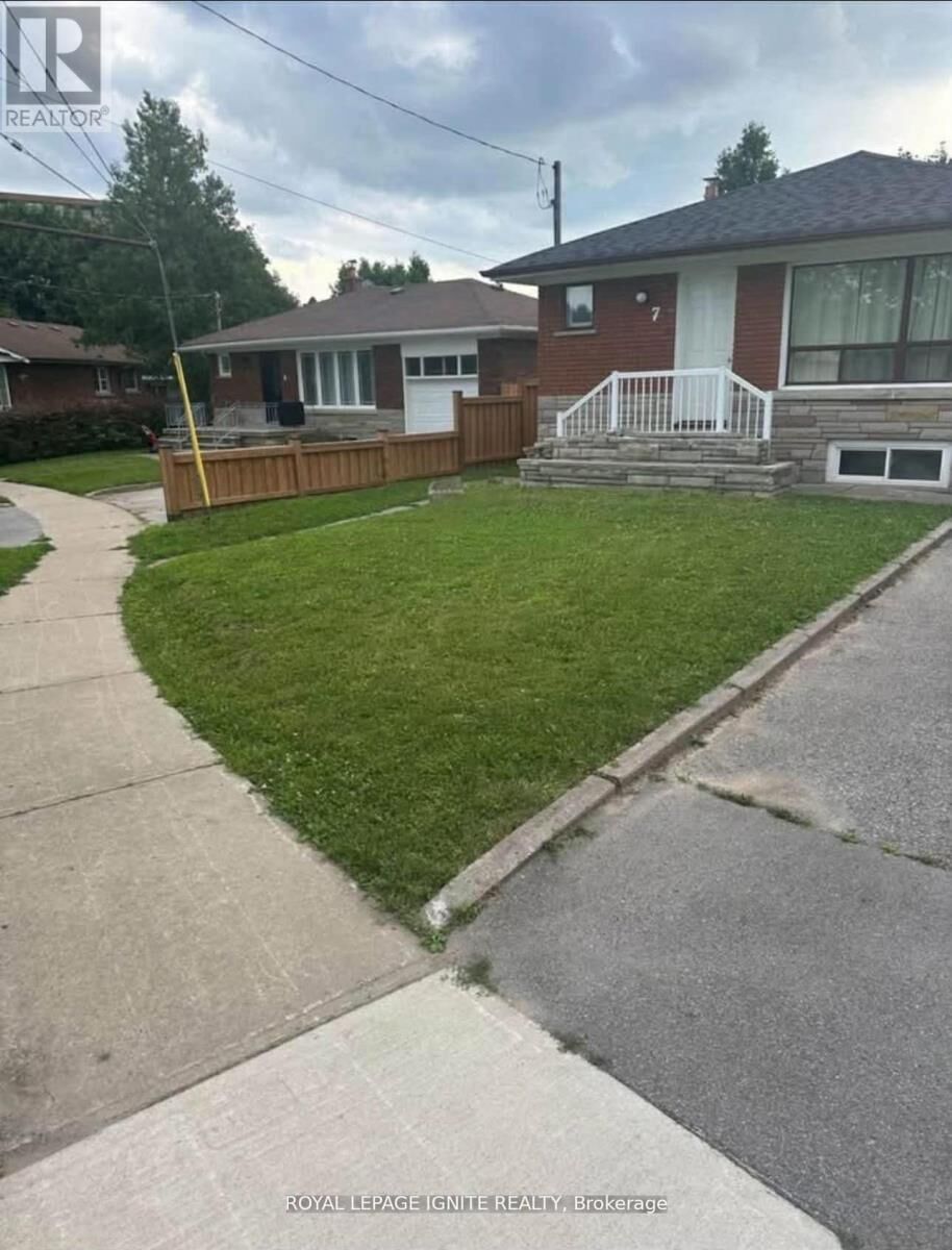Property Photo:  7 Toulon Road Main  ON M1G 1V6 