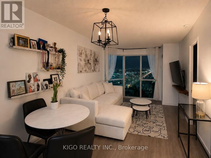 Property Photo:  11 Lee Centre Drive 2108  ON M1H 3J5 