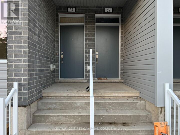 Property Photo:  990 Deveron Crescent 37  ON N5Z 0B7 