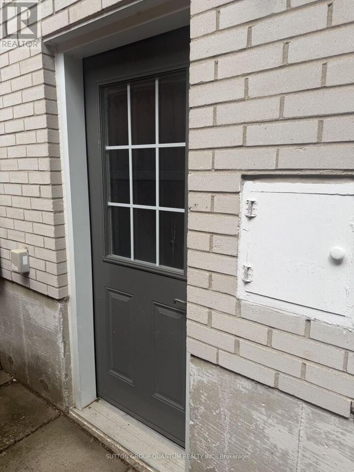 Property Photo:  1350 Everall Road Lower  ON L5J 3L5 