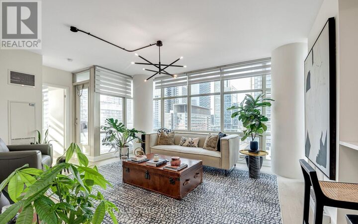 Property Photo:  35 Mariner Terrace 1903  ON M5V 3V9 