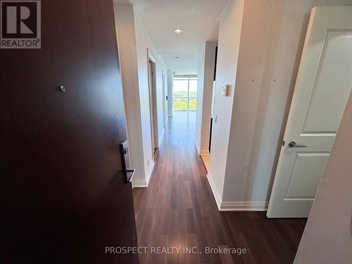 Property Photo:  1055 Southdown Road 1405  ON L5J 0A3 
