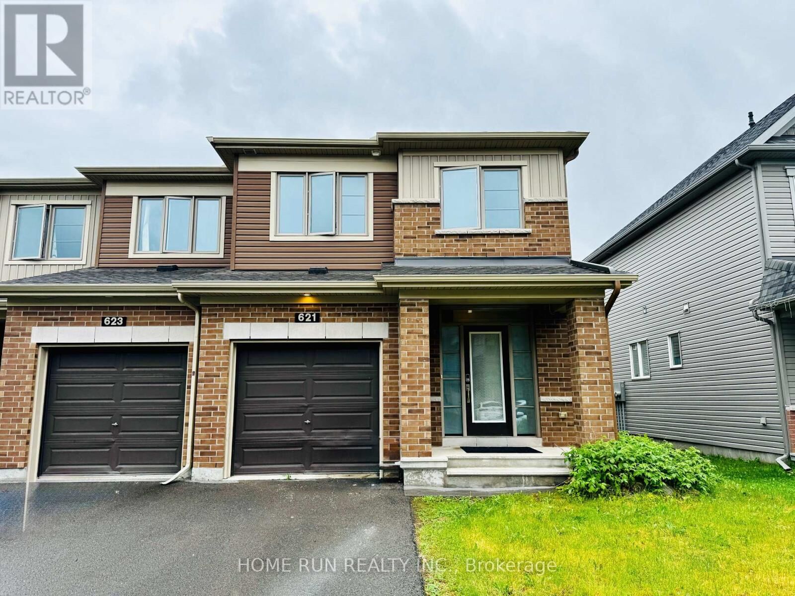 Property Photo: 621 Lauraleaf Crescent ON K2J 6G9