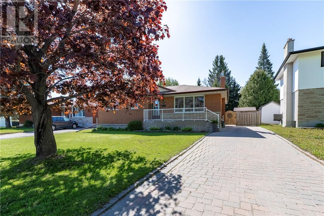 Property Photo:  582 Westmount Avenue  ON P3A 1B4 