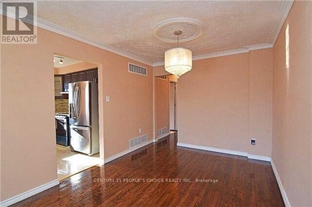 Property Photo: 7288 Sigsbee Drive ON L4T 4A2