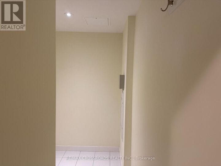 Property Photo: 121 McMahon Drive 2816 ON M2K 0C1