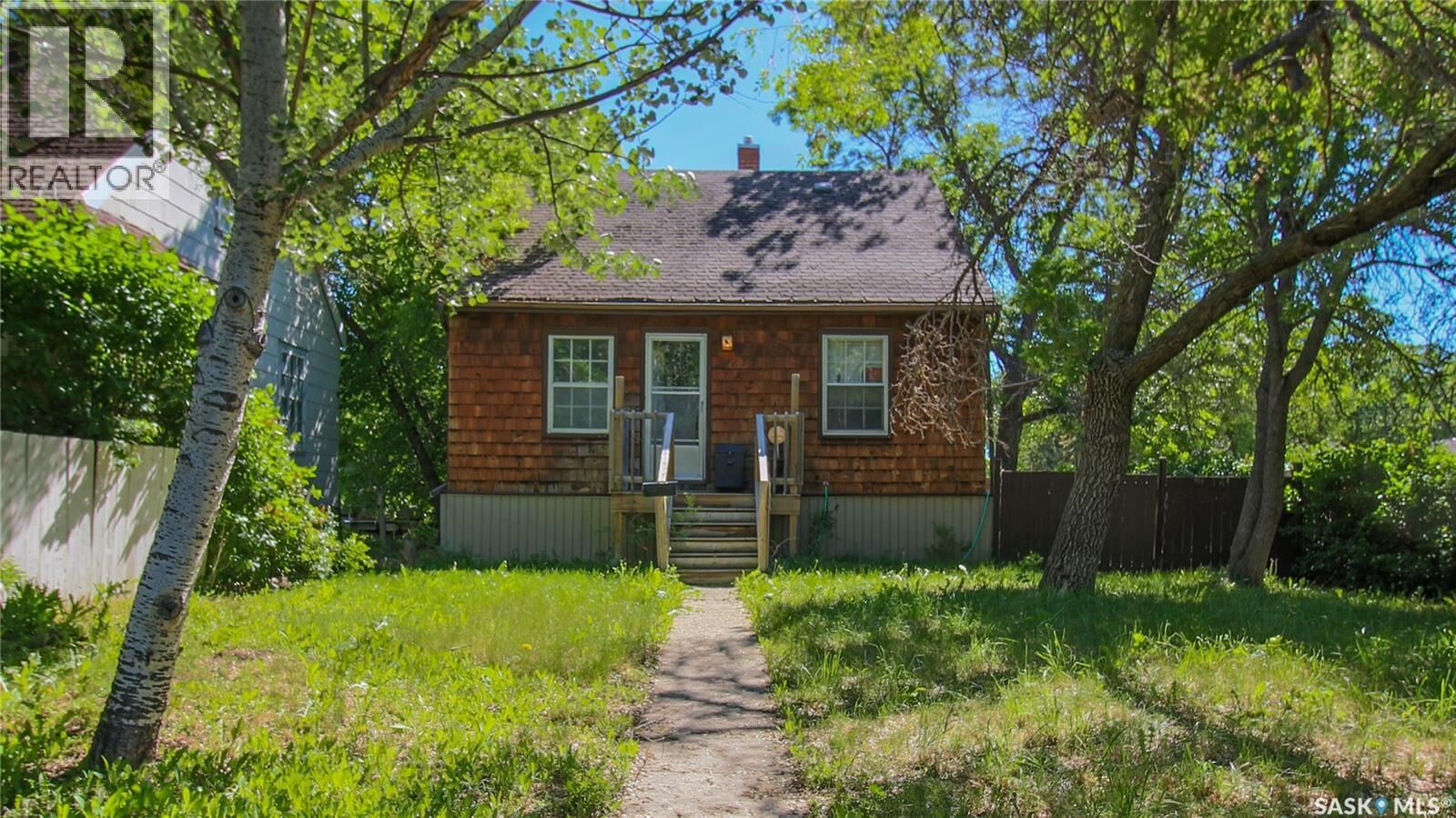 Property Photo:  1277 Queen Street  SK S4T 4B5 