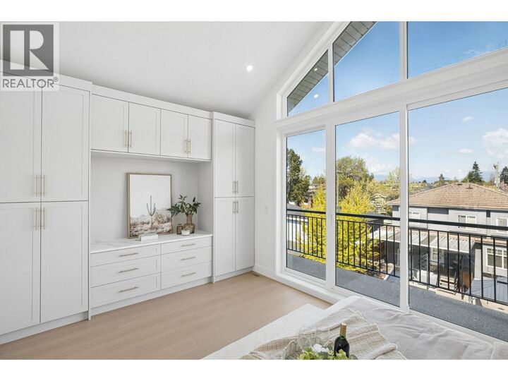 Property Photo:  1005 East 55th Avenue 1  BC V5X 1N8 