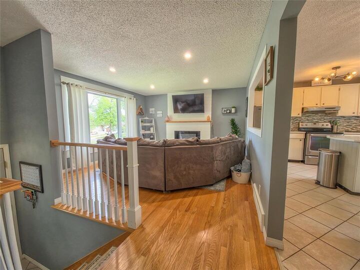 Property Photo: 12 Woodhaven Drive MB R7B 3J8